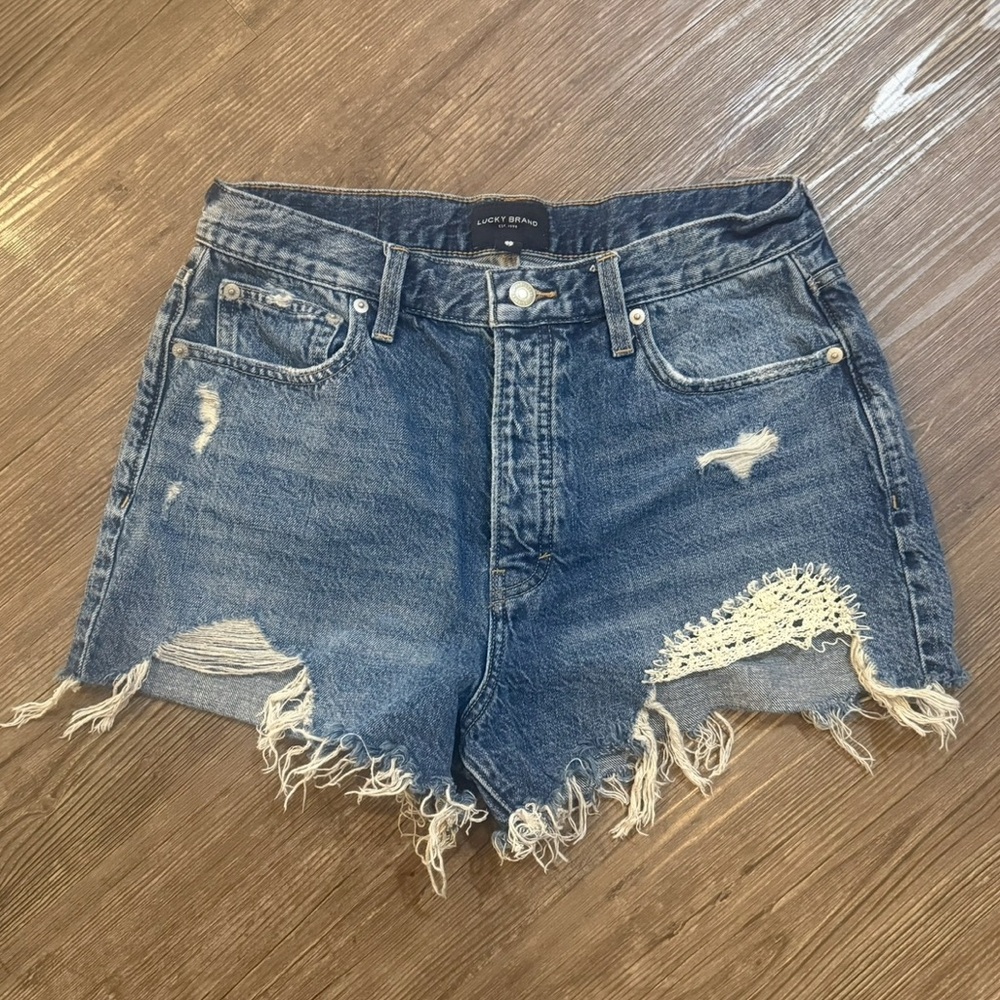 Lucky Brand Distressed Lace Embroidered Jorts Jean Shorts Women’s Size 10 - Picture 3 of 4